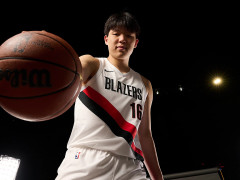 NBA常规赛开拓者vs雷霆 杨瀚森半场出战5分36秒得到3分1助1帽，命中生涯首记三分球！