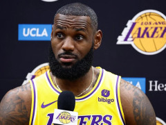 40岁勒布朗在场-14！美媒炮轰他粘球+各种漏防：季后赛会是灾难