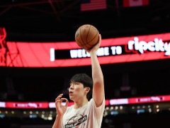 开拓者记者：杨瀚森本场出战17分36秒就出手11次，做得非常棒