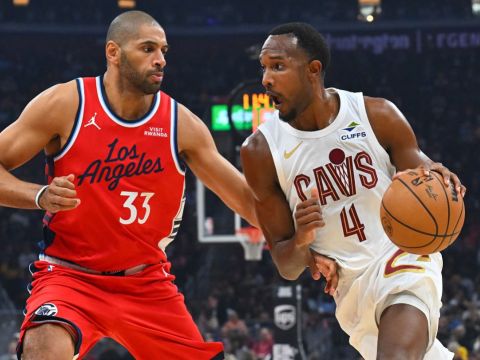 快船105-120骑士 米切尔37分率队主场大胜快船