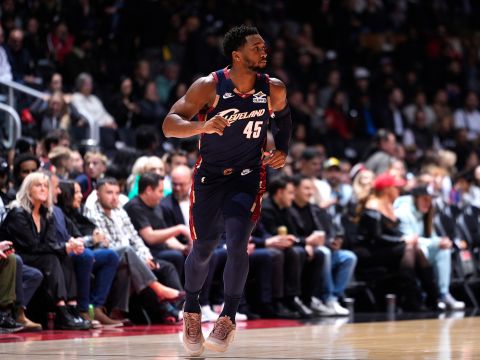 米切尔vs猛龙集锦 全场17+8攻传两端皆有建树