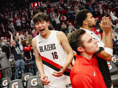 NBA常规赛开拓者vs雄鹿 杨瀚森直到比赛最后2分34秒才获得机会，全场未能完成一次出手