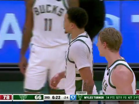 开拓者vs雄鹿第3节英文原声回放