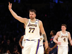 东契奇湖人生涯第7次单场40+，成为湖人队史前十！