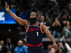 快船本赛季仅取得5胜13负胜率仅有27.8%，创下了快船胜率近15年新低