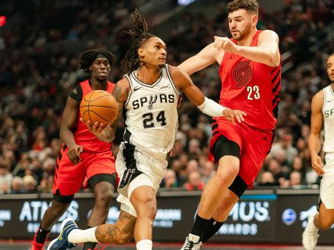 马刺115-102开拓者 福克斯37+6+8率马刺反客为主战胜开拓者