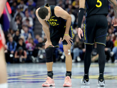 勇士官方：库里在昨日比赛中遭遇右股四头肌挫伤及肌肉拉伤，将在一周后接受复查