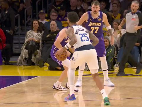 华盛顿vs湖人集锦 砍下全队最高22分9篮板难挽败局