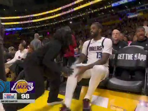 独行侠vs湖人英文原声全场回放