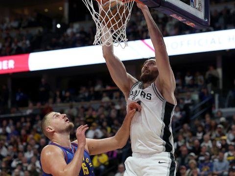 马刺139-136掘金 瓦塞尔7记三分带领马刺逆转掘金晋级NBA杯8强