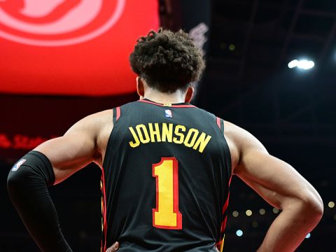 约翰逊vs骑士集锦 砍下29+12+12三双数据攻传兼备串联全队