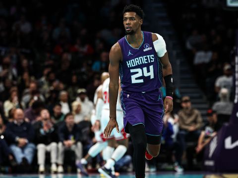 米勒vs公牛集锦 全场最高27+5贡献关键暴扣