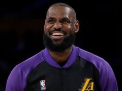 左脚伤病管理！詹姆斯明日出战鹈鹕成疑 再缺阵4场将无缘评奖