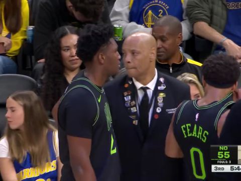 NBA常规赛：鹈鹕vs勇士第3节英文原声回放