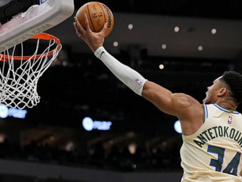 字母哥vs篮网集锦 全场拿下29分8篮板多次贡献精彩扣篮三节打卡下班