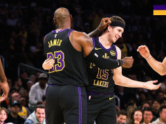 场均16+8沦角色球员？还差30天41岁入轻松模式：老詹满脸笑容证一切