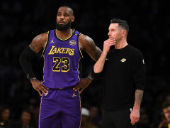 湖人主帅：不排除詹姆斯在本赛季参加背靠背比赛的可能性，我们会帮他调整状态