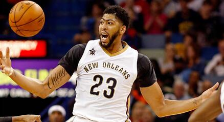 2013年10月17日安东尼进入鹈鹕队阵容下