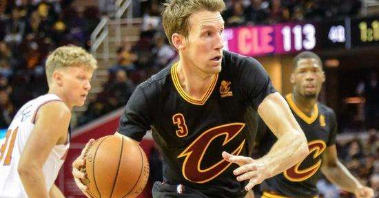 2002年 NBA选秀迈克-邓利维被金州勇士队选中