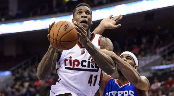 76人认领托马斯-罗宾逊，裁掉弗雷泽