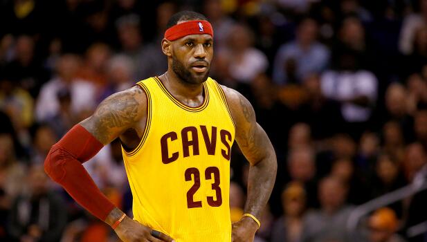 詹姆斯季后赛篮板数超贝勒，升至历史第九