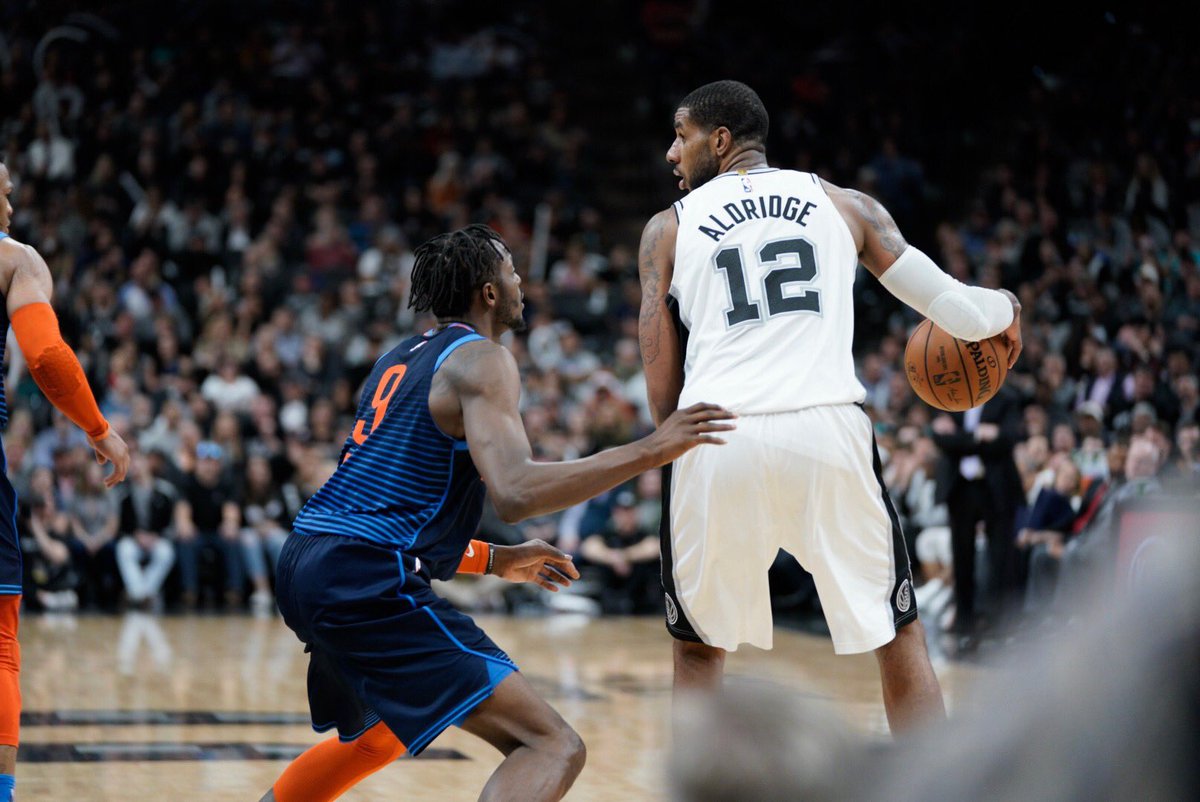 小将德里克-怀特表现也相当抢镜，他得到23分5篮板8助攻2抢断。另外，德罗赞砍下16分8篮板11助攻、福布斯14分8篮板2助攻、贝里内利19分2篮板、米尔斯14分3篮板6助攻、贝尔坦斯12分4篮板2助攻。