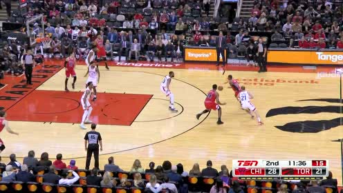 【NBA集锦】眼神交流！邓恩空接妙传卡特双手挂筐势不可挡