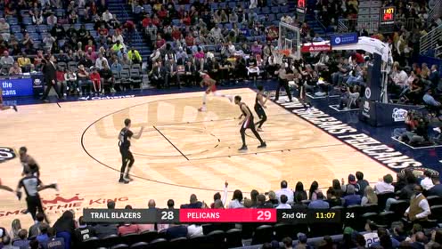 【NBA集锦】英格拉姆突破过人 长驱直入上篮得手