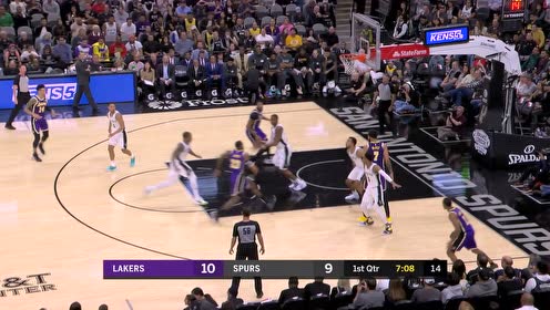 【NBA集锦】詹姆斯上篮不中戴维斯双手补扣 随后詹姆斯妙传麦基上篮