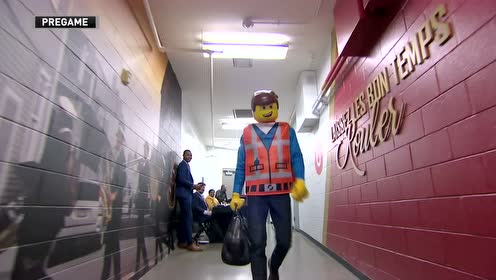 【NBA集锦】老哥太会玩 雷迪克万圣节打扮成乐高小人入场谐气十足