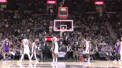 【NBA集锦】帅曼巴赛季首个三分！库兹马射中超远三分压哨神仙球