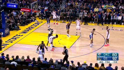 【NBA集锦】施罗德边线球直接扔至篮下 弗格森弹起暴扣轻松自如