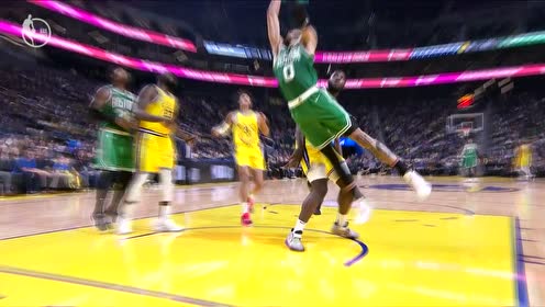 【NBA集锦】挑起进攻大梁 绿军连续传接球塔图姆打成2+1