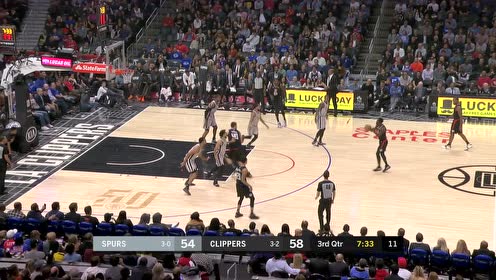 【NBA集锦】贝弗利炮弹妙传恰到好处 祖巴茨势大力沉暴扣空篮