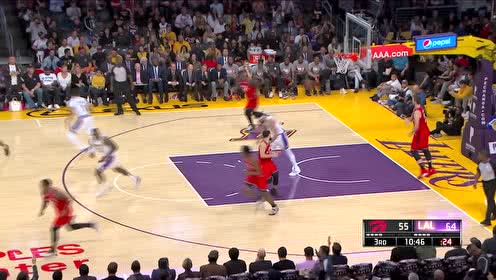 【NBA集锦】不能辜负老大助攻 麦基接詹姆斯传球反身单手劈扣点燃全场