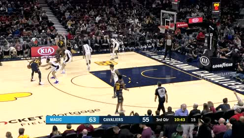 【NBA集锦】篮下就是无解的存在 伯奇自投自抢暴扣打进