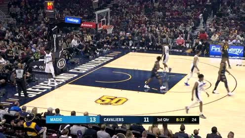 【NBA集锦】一对一根本防不住 乐福单挑对手打板打进