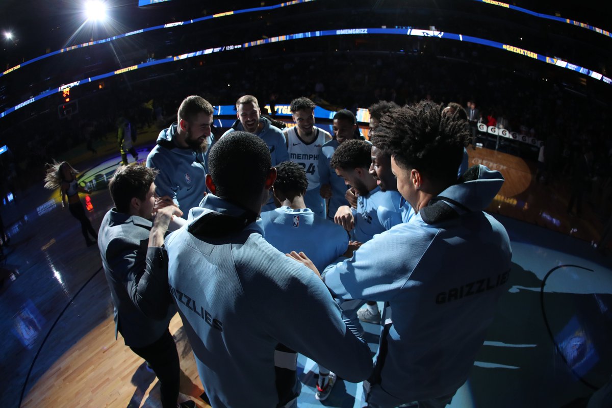 勇士：格林8分10板11助2帽、帕斯卡尔17分5板3助、罗宾逊三世20分2助、斯坦6分10板4助2断、伯克斯29分8板2助、克里斯17分6板5帽。