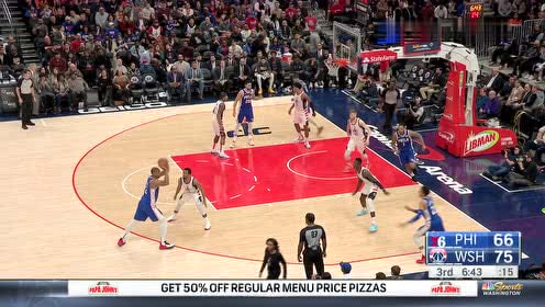 【NBA集锦】霍福德独战三英内线得手 比尔开弓搭箭三分还击