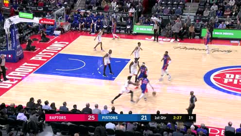 【NBA集锦】突破抛投无视防守 罗斯突破内线迎射伊巴卡