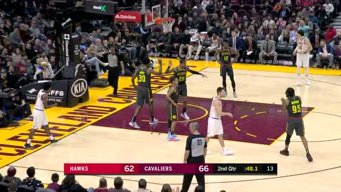 【NBA集锦】让你感受下绝望！斯克斯顿欲暴扣琼斯追身血帽不容造次