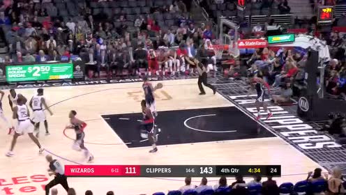 【NBA录像回放】奇才vs快船第4节 莱昂纳德直升机起跳单臂隔扣