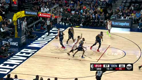 【NBA集锦】这表是带上了？利拉德追击一个大号三分铁树终于开花