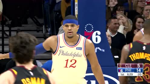 【NBA集锦】西蒙斯半场高抛哈里斯空接扣篮 汤普森篮下吃饼双手扣篮回敬