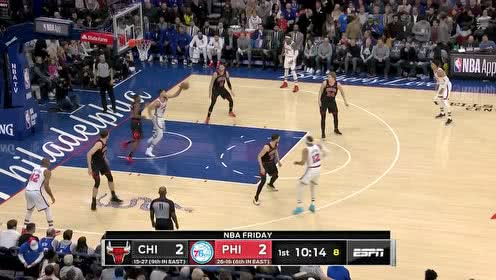 【NBA集锦】自信又果断！西蒙斯篮下接饼起身暴扣