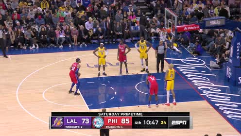 【NBA集锦】这个细节令人动容 詹姆斯战靴上写字致敬科比