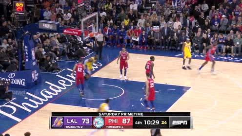 【NBA集锦】速度起来谁都拦不住 詹姆斯勇闯龙潭飞身暴扣