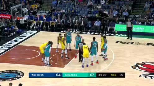 【NBA录像回放】勇士vs灰熊第3节 瓦兰空接暴扣