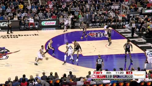 【NBA集锦】一己之力扭转乾坤 伊巴卡篮下1v3冲破封锁抛投打进