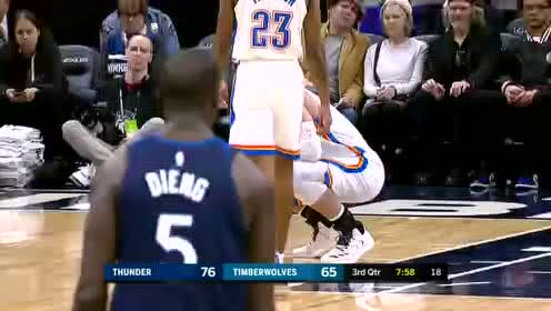 【NBA集锦】为什么受伤的总是我！亚当斯下体被袭久久半蹲不起